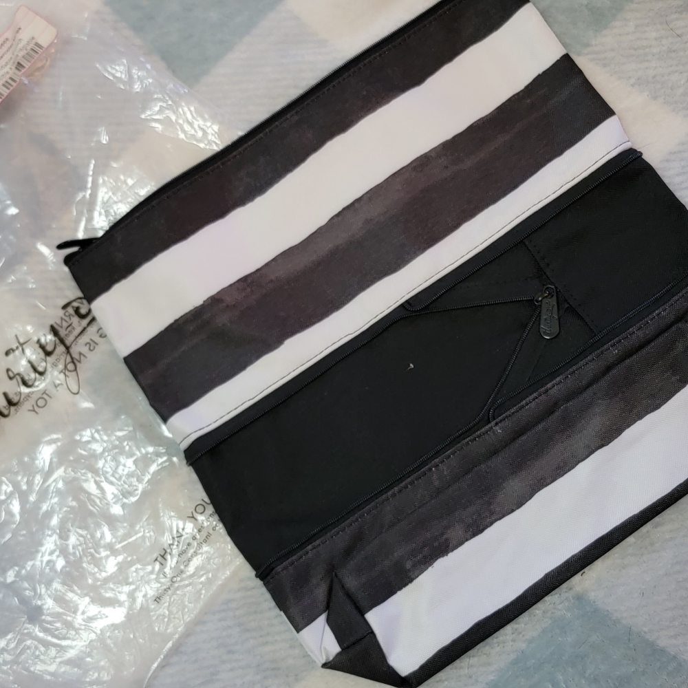 Size up Expandable pouch in watercolor stripe